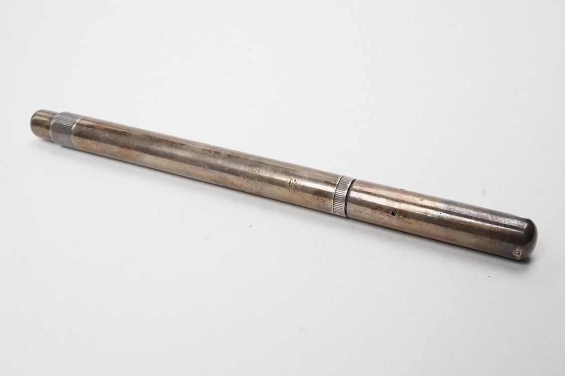 A De La Rue Onoto silver fullsize piston filler in original presentation case, with 14ct Onoto nib